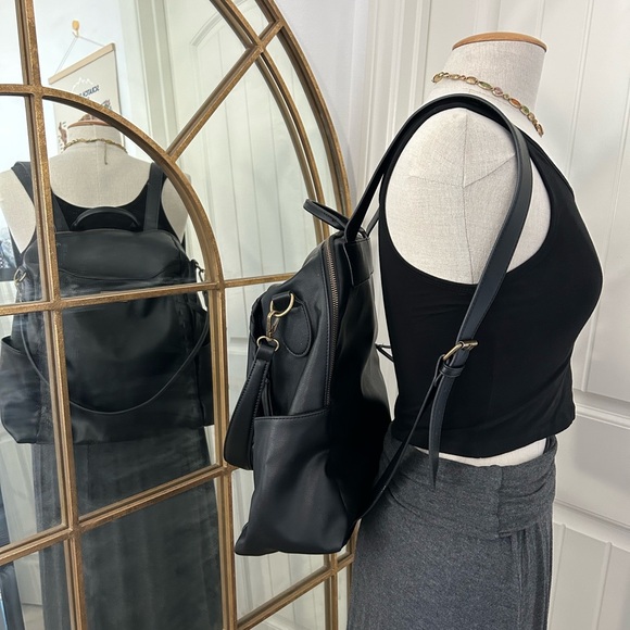 Frye&Co Black PU Backpack/Shoulder Convertible bag with Adjustable Straps - Picture 4 of 11